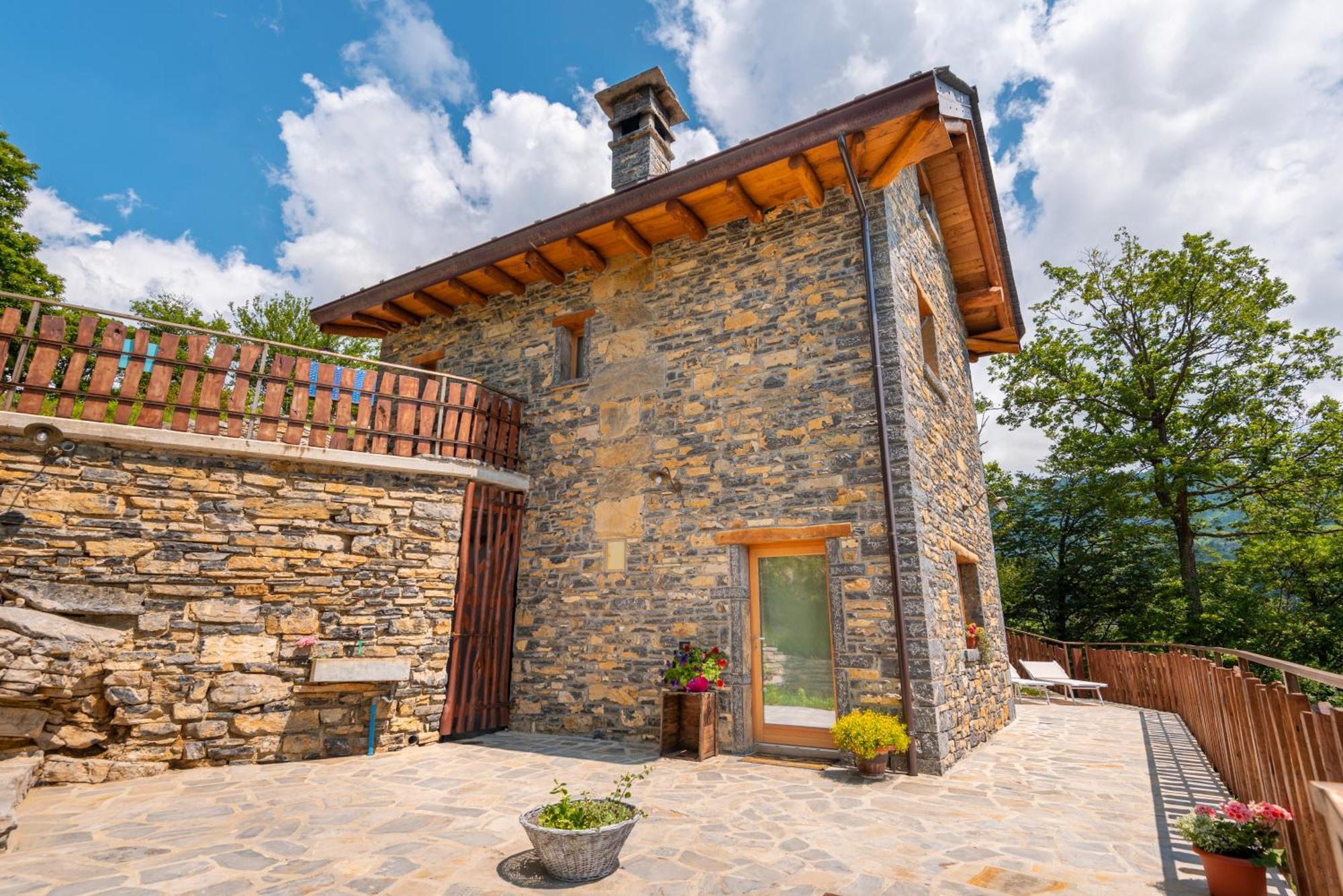 LA TORRE DEL MANGHEN: Agri-alloggio indipendente Rota d'Imagna Esterno foto