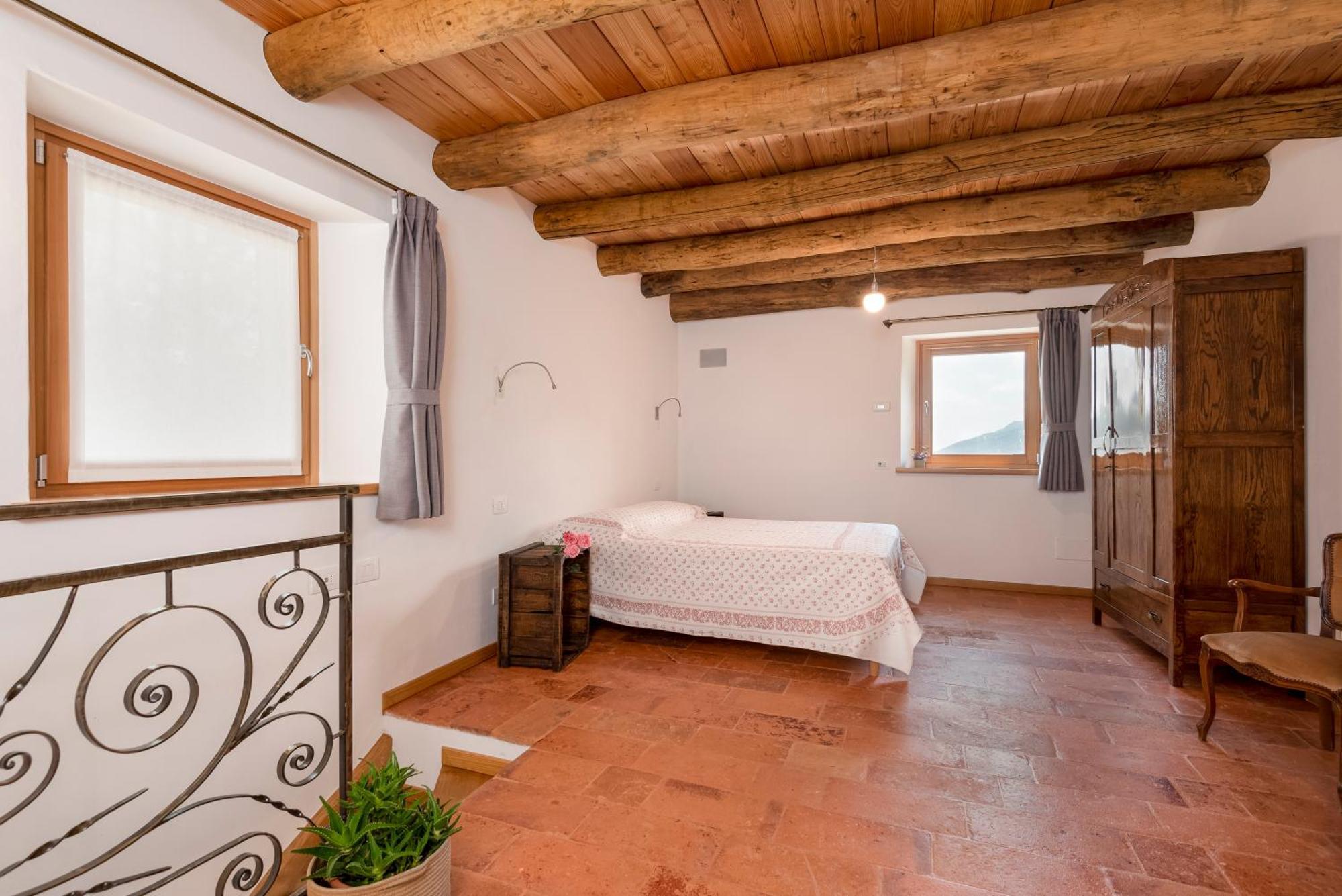 LA TORRE DEL MANGHEN: Agri-alloggio indipendente Rota d'Imagna Esterno foto