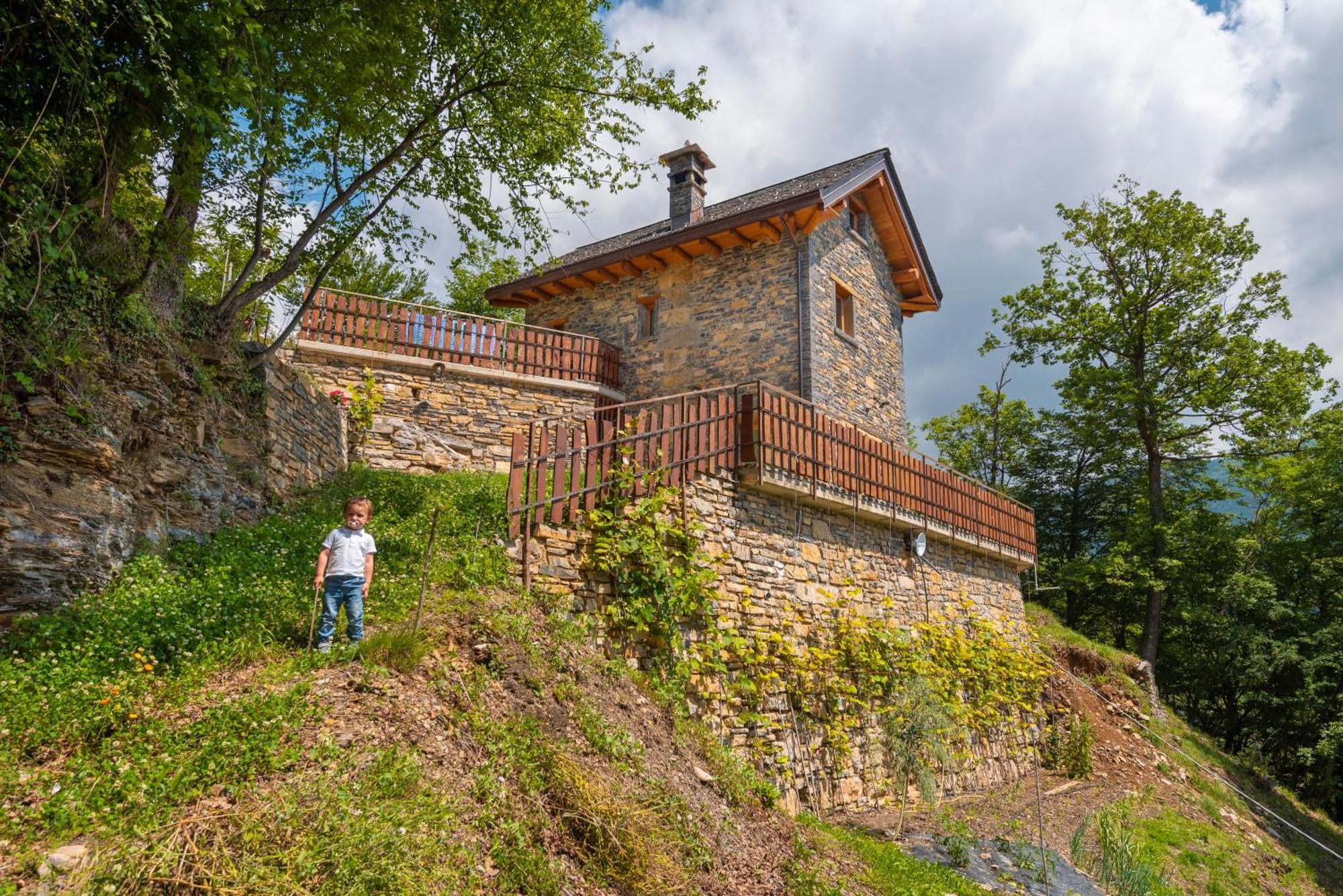 LA TORRE DEL MANGHEN: Agri-alloggio indipendente Rota d'Imagna Esterno foto