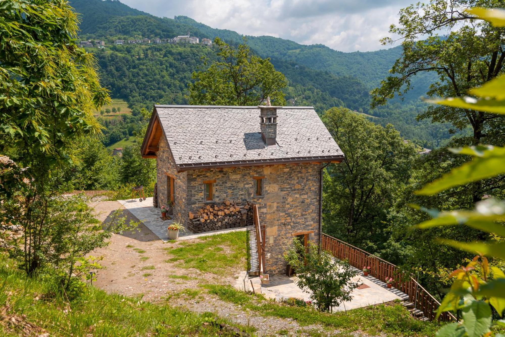 LA TORRE DEL MANGHEN: Agri-alloggio indipendente Rota d'Imagna Esterno foto